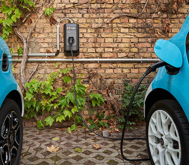 Elektroauto l&#228;dt an einer Wallbox der Mainzer Stadtwerke 3